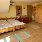 Holidaysport Haus דירה Balatongyörök